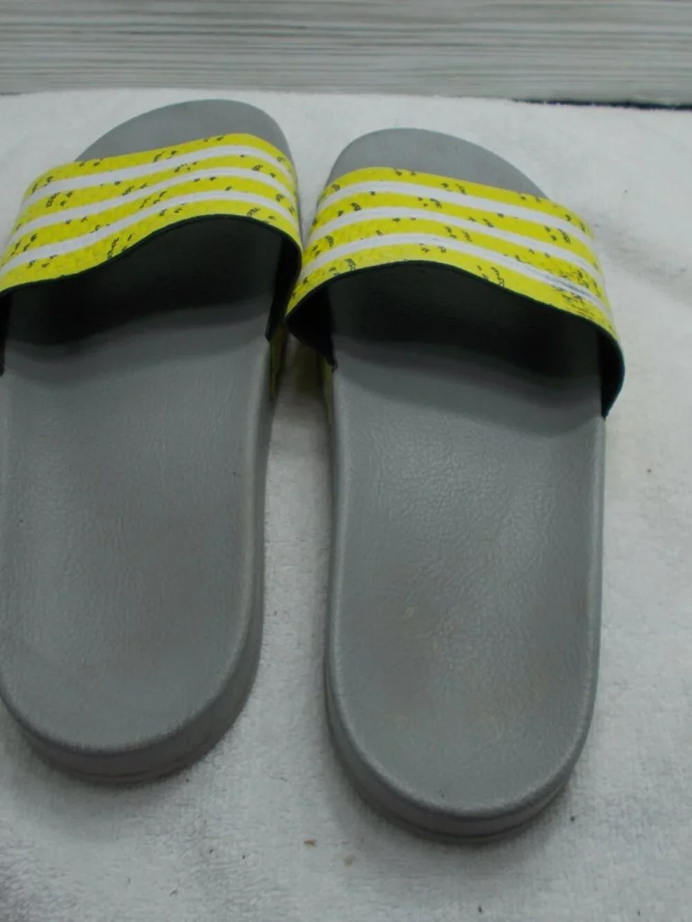 Adidas Originals Men's Adilette Trefoil Slides Size 12 GY1336